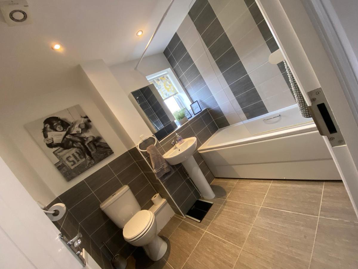 The Belfry 3 Bedrooms 2 Bathrooms Contractors & Family Higham Ferrers Buitenkant foto
