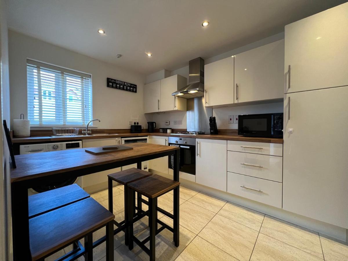 The Belfry 3 Bedrooms 2 Bathrooms Contractors & Family Higham Ferrers Buitenkant foto