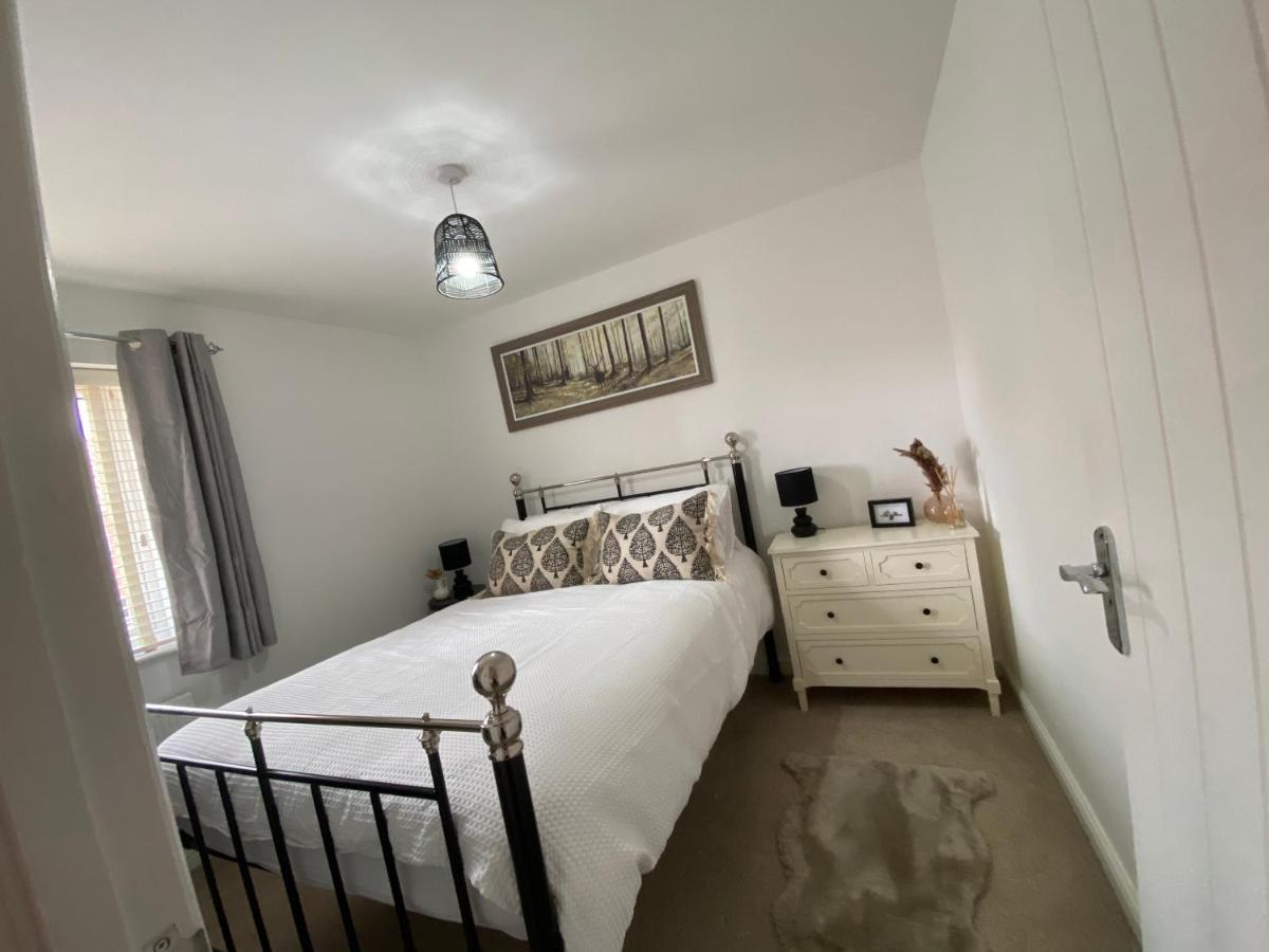 The Belfry 3 Bedrooms 2 Bathrooms Contractors & Family Higham Ferrers Buitenkant foto