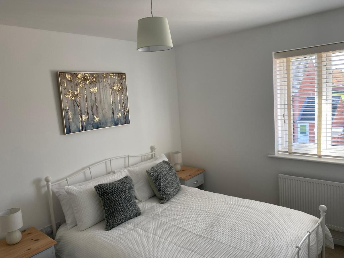 The Belfry 3 Bedrooms 2 Bathrooms Contractors & Family Higham Ferrers Buitenkant foto