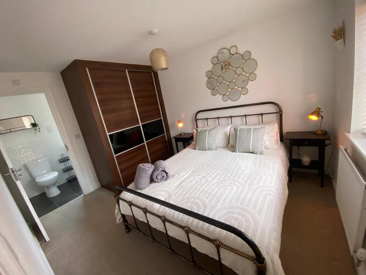 The Belfry 3 Bedrooms 2 Bathrooms Contractors & Family Higham Ferrers Buitenkant foto