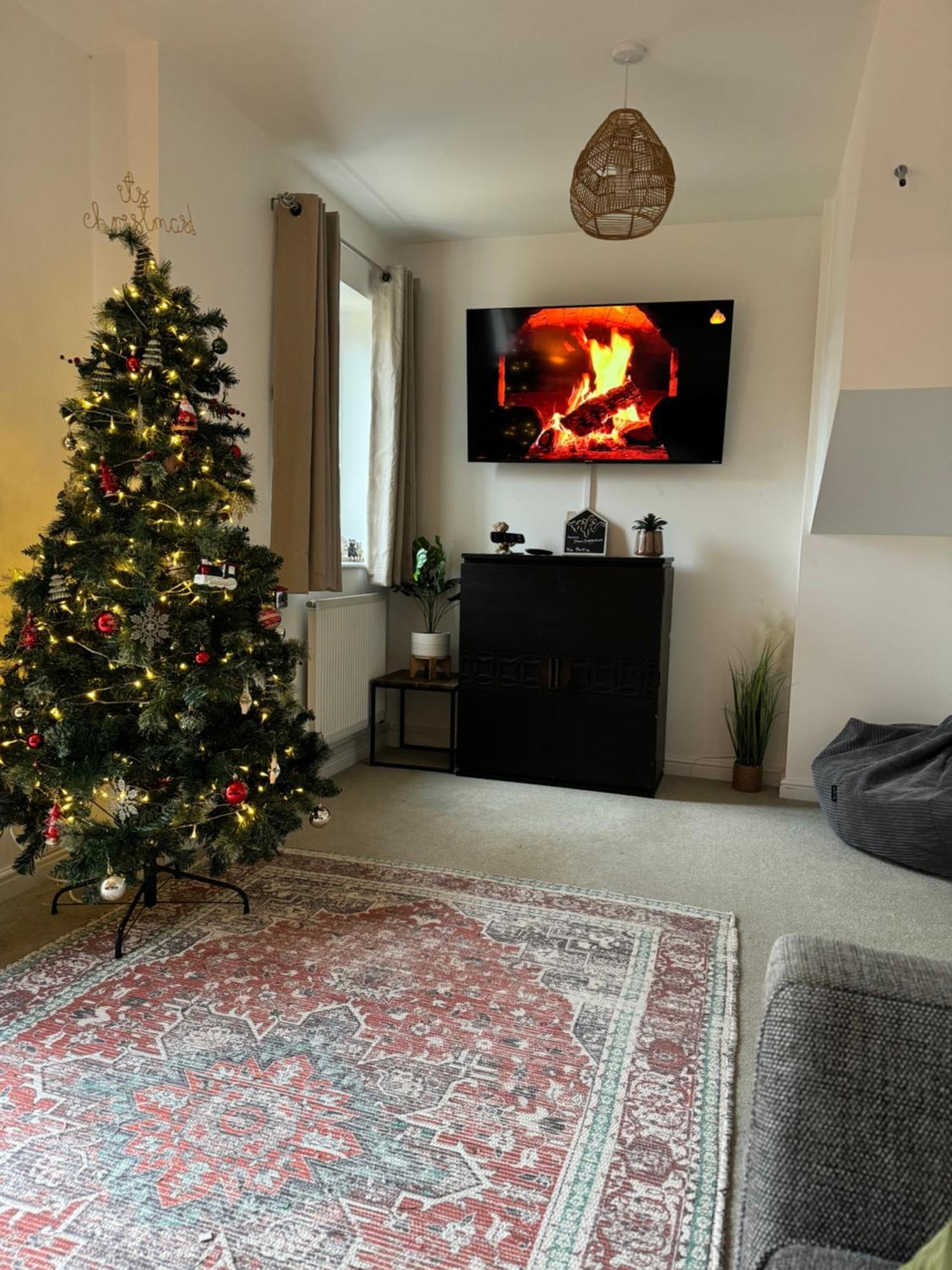 The Belfry 3 Bedrooms 2 Bathrooms Contractors & Family Higham Ferrers Buitenkant foto